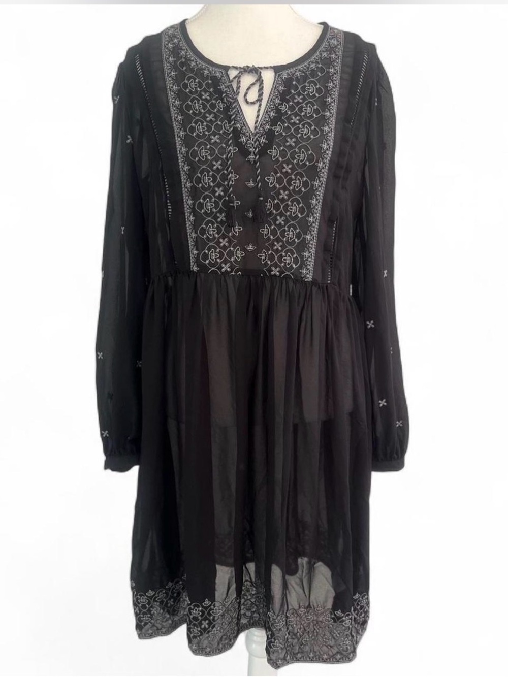 Time and Tru Black Long Sleeve Embroidered midi Peasant Dress Medium